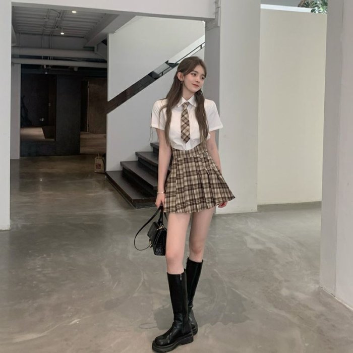 Đồng phục học sinh áo sơ mi trắng và váy kẻ caro - ảnh 3