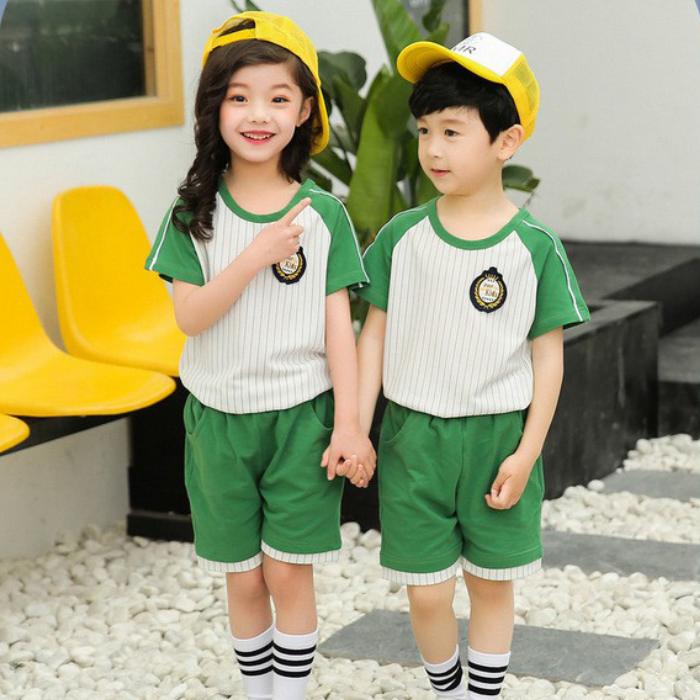Đồng phục học sinh tiểu học kẻ sọc màu xanh lá cây