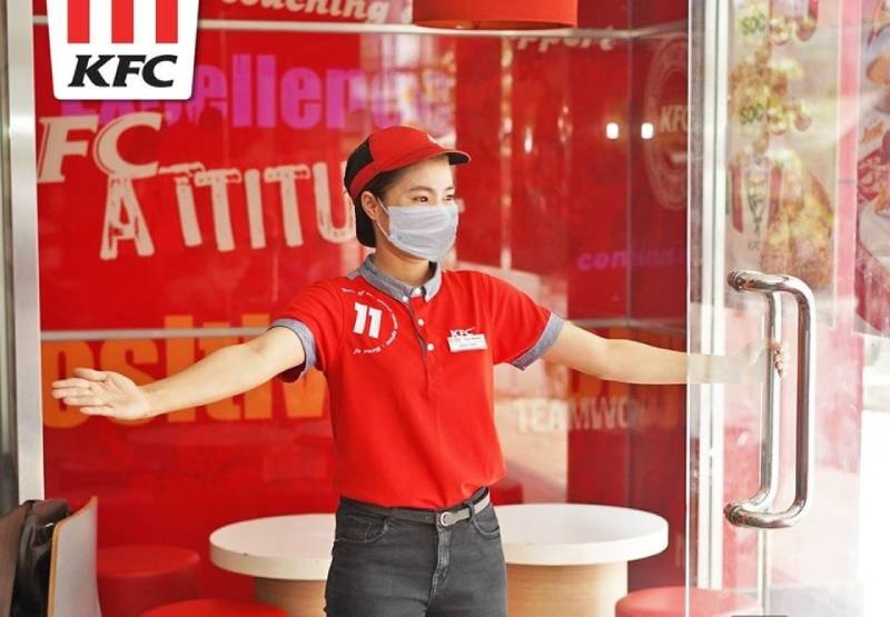 Lựa chọn màu đỏ chủ đạo, KFC tạo ấn tượng mạnh mẽ tới khách hàng