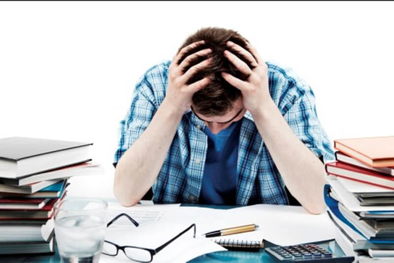 Học sinh dễ bị cáu gắt, ảnh hưởng đến sức khỏe thể chất và tinh thần