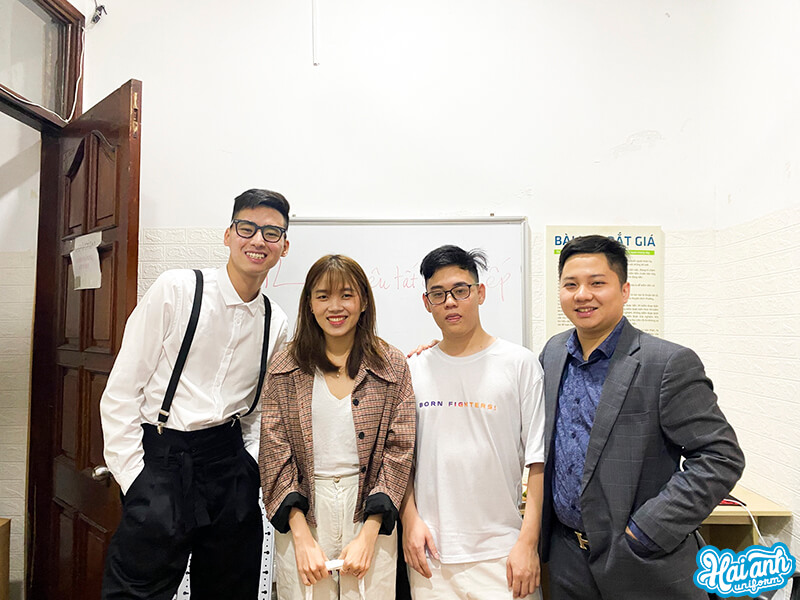 Cô gái duy nhất đến từ phòng bán lẻ