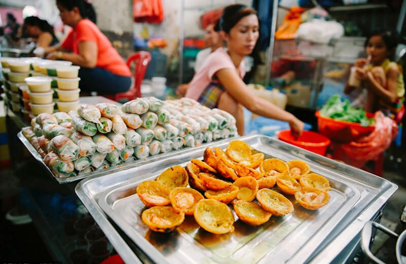 Hẻm 284 Lê Văn Sỹ có nhiều món ăn giá rẻ, phù hợp với túi tiền của các bạn học sinh, sinh viên.