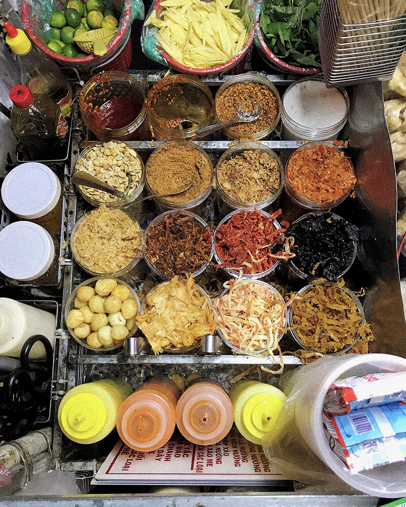 Khu phố ẩm thực Hồ Con Rùa nổi tiếng với các loại bánh tráng trộn