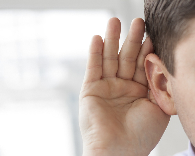 Lắng nghe là một kỹ năng mềm cho học sinh, sinh viên rất quan trọng, thể hiện sự cầu thị, tôn trọng người khác.