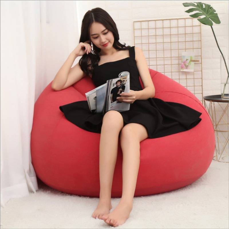 Đọc sách thư giãn khi ở nhà là biện pháp hiệu quả để giải trí