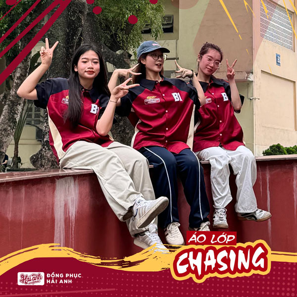 Áo lớp oversize mix cùng quần bò ống rộng