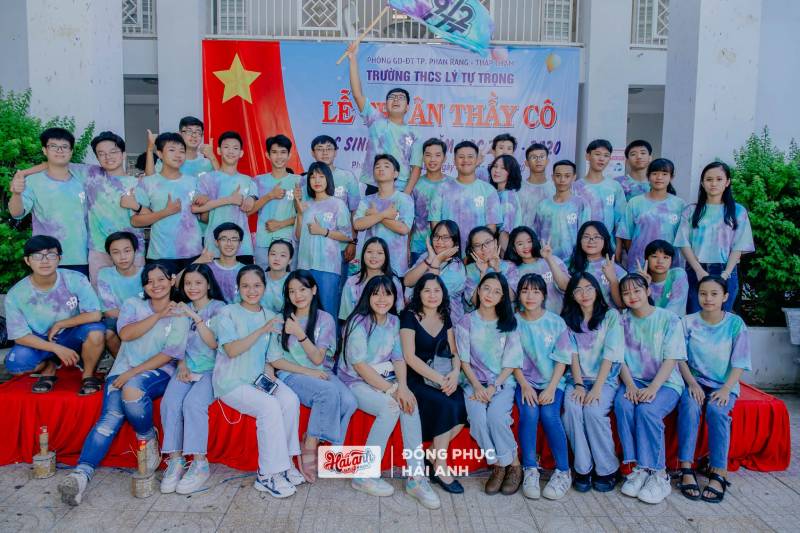 Chiếc áo lớp đẹp phụ thuộc vào kiểu dáng, màu sắc, chất liệu 