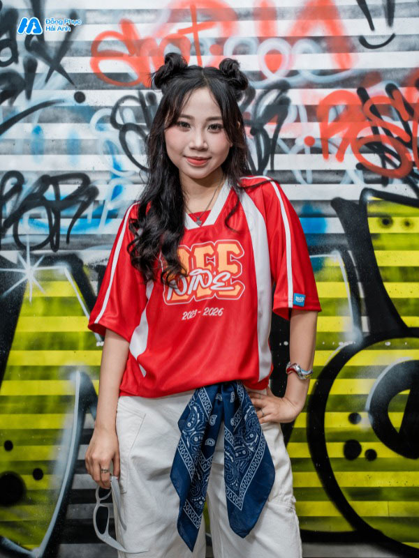 Áo lớp Shine On đỏ đô phong cách, cá tính 