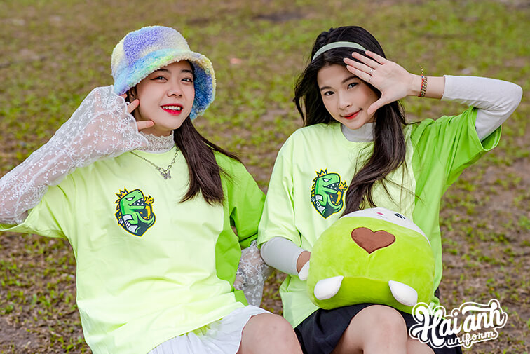 Mẫu áo lớp colormix màu chuối non + cốm