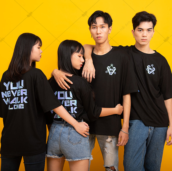 Mẫu áo lớp hologram màu đen B5