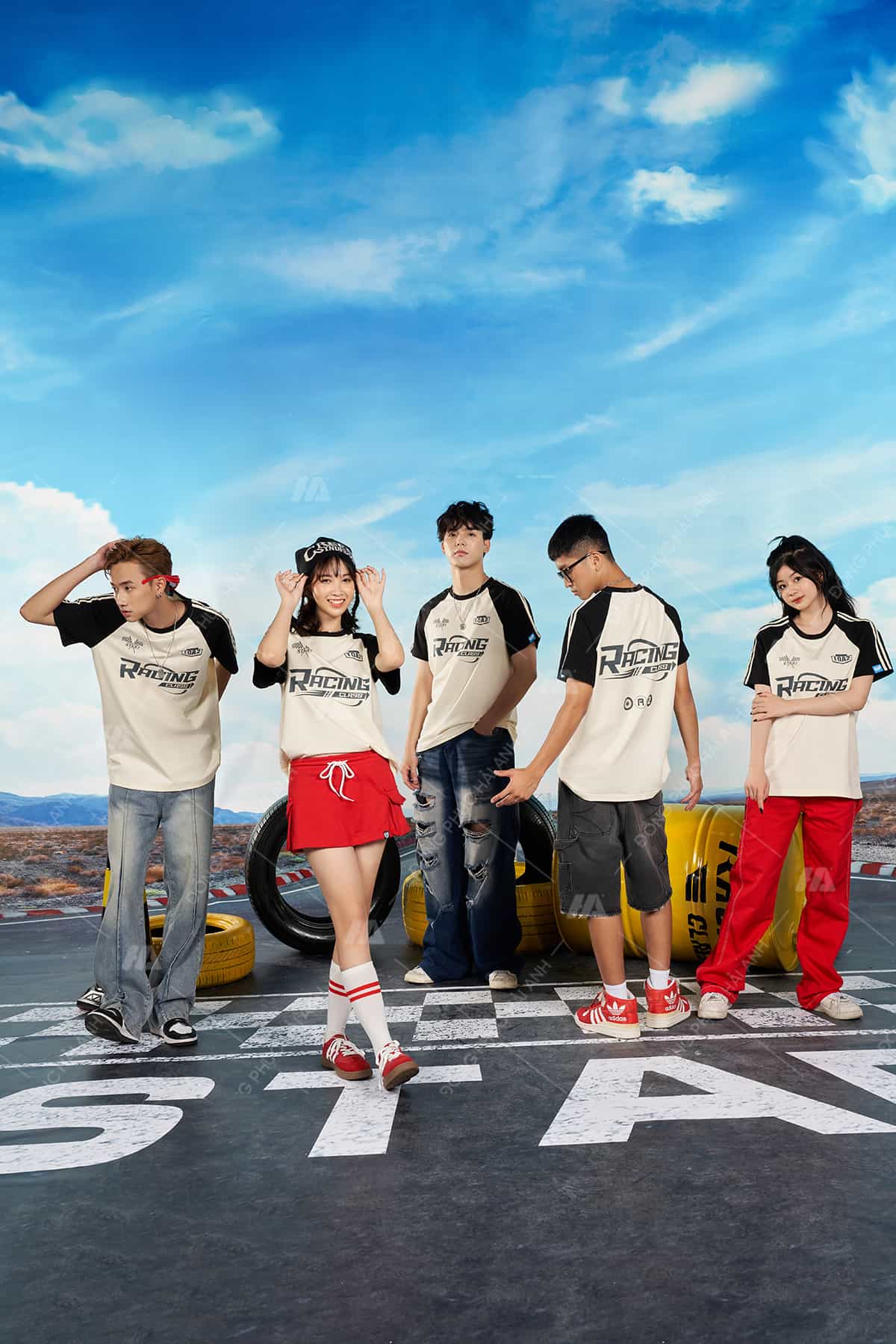 Mẫu Áo Lớp Polo Oversize Tay Raglan Màu Kem Cheese Phối Đen - ảnh 4
