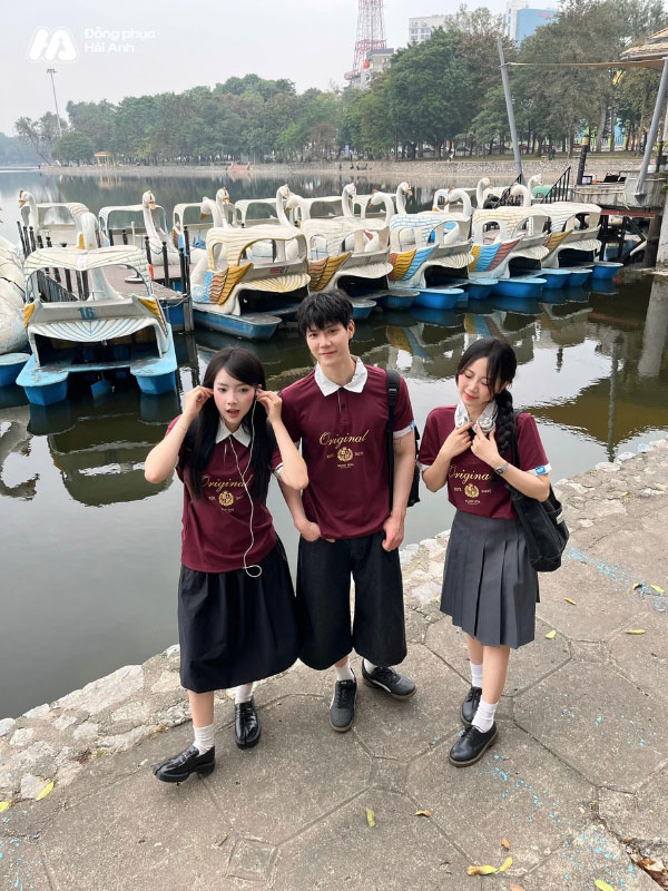 Mẫu Áo Lớp Polo Unisex Fancy Màu Đỏ Mận Phối Xám - ảnh 3