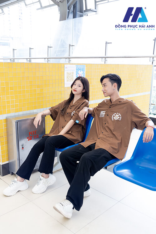 Mẫu Áo Lớp Sơ Mi Hadez Màu Nâu Choco (Hình 2)