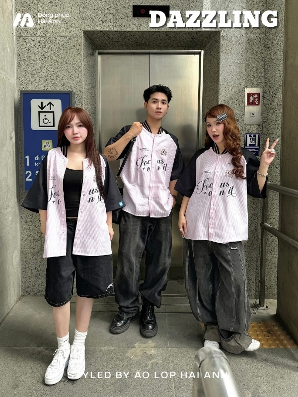Mẫu Áo Lớp Sơ Mi Oversize Dazzling Màu Hồng Phối Xanh Đen