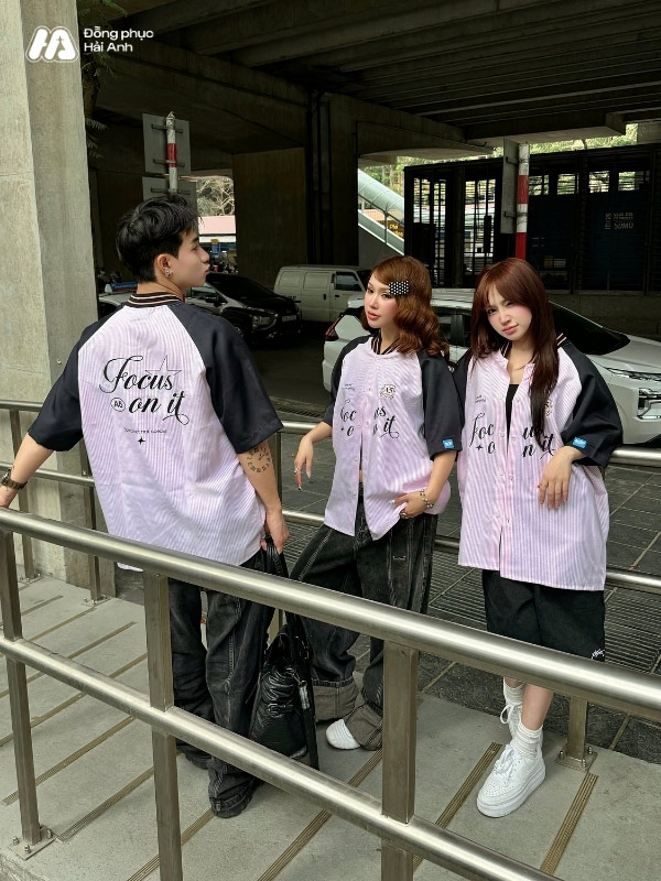 Mẫu Áo Lớp Sơ Mi Oversize Dazzling Màu Hồng Phối Xanh Đen - ảnh 3