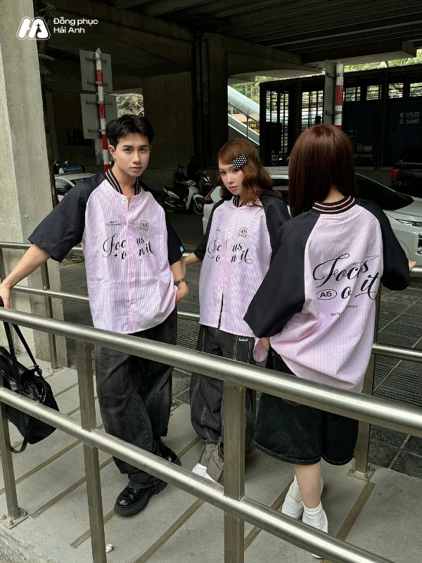 Mẫu Áo Lớp Sơ Mi Oversize Dazzling Màu Hồng Phối Xanh Đen - ảnh 2