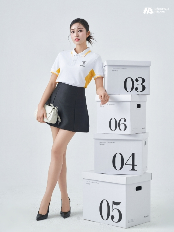 Đồng phục được may từ vải Piquecool bền chắc, thoáng khí