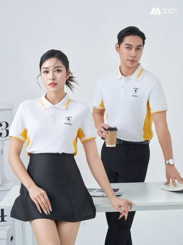 Áo polo đồng phục công ty Ferrari màu trắng gạo chỉn chu, thanh lịch