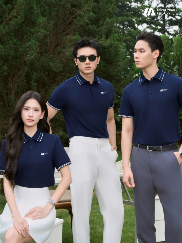 Mẫu polo đồng phục Timeless màu xanh đen thiết kế theo form dáng regular-fit
