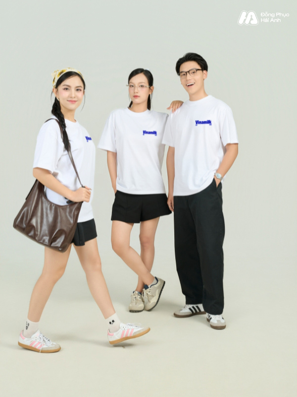 Mẫu áo thun FastUni màu trắng kiểu dáng T-shirt cổ tròn, hiện đại