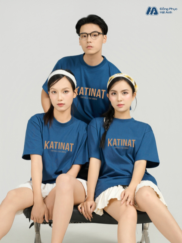 Mẫu áo thun công ty FastUni chất liệu Hato màu xanh navy thoáng mát