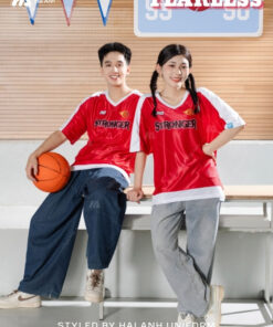 Mẫu Áo Thun Đồng Phục Lớp Oversize Cổ Tim Fearless Màu Đỏ Đô