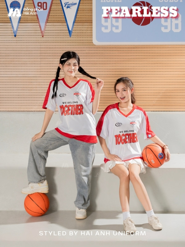 Mẫu Áo Thun Đồng Phục Lớp Oversize Cổ Tim Fearless Màu Trắng
