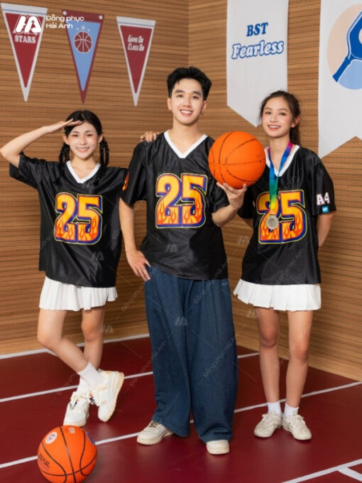 Mẫu Áo Thun Đồng Phục Lớp Oversize Cổ Tim Màu Đen - ảnh 2