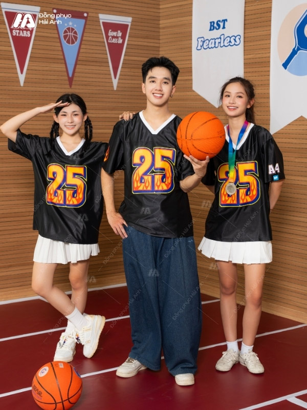 Mẫu Áo Thun Đồng Phục Lớp Oversize Cổ Tim Màu Đen - ảnh 2