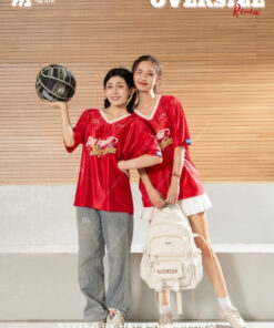 Mẫu Áo Thun Đồng Phục Lớp Oversize Cổ Tim Màu Đỏ Đô