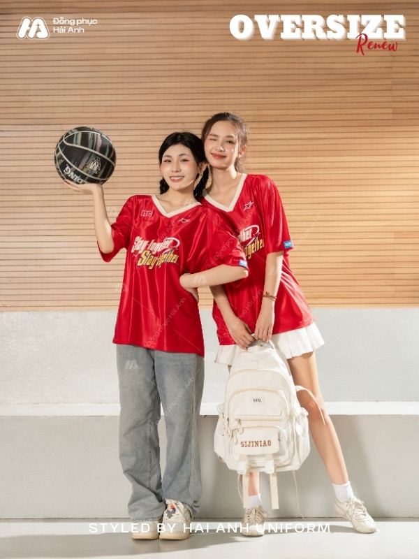 Mẫu Áo Thun Đồng Phục Lớp Oversize Cổ Tim Màu Đỏ Đô