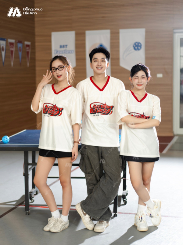 Mẫu Áo Thun Đồng Phục Lớp Oversize Cổ Tim Màu Kem Cheese - ảnh 3
