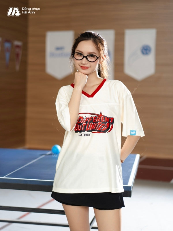 Mẫu Áo Thun Đồng Phục Lớp Oversize Cổ Tim Màu Kem Cheese - ảnh 4