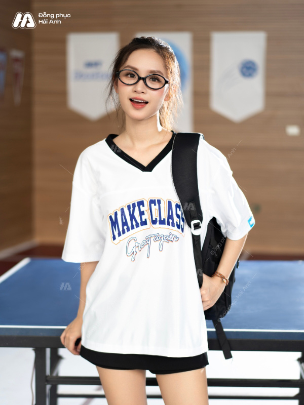 Mẫu Áo Thun Đồng Phục Lớp Oversize Cổ Tim Màu Trắng - ảnh 3