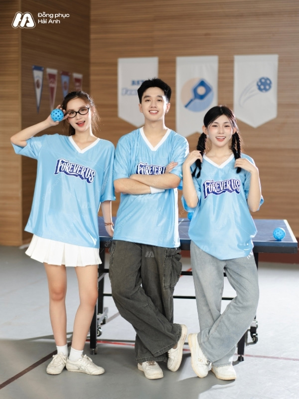 Mẫu Áo Thun Đồng Phục Lớp Oversize Cổ Tim Màu Xanh Da Trời - ảnh 4