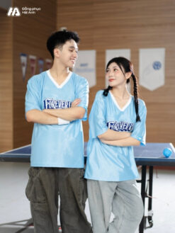 Mẫu Áo Thun Đồng Phục Lớp Oversize Cổ Tim Màu Xanh Da Trời - ảnh 5
