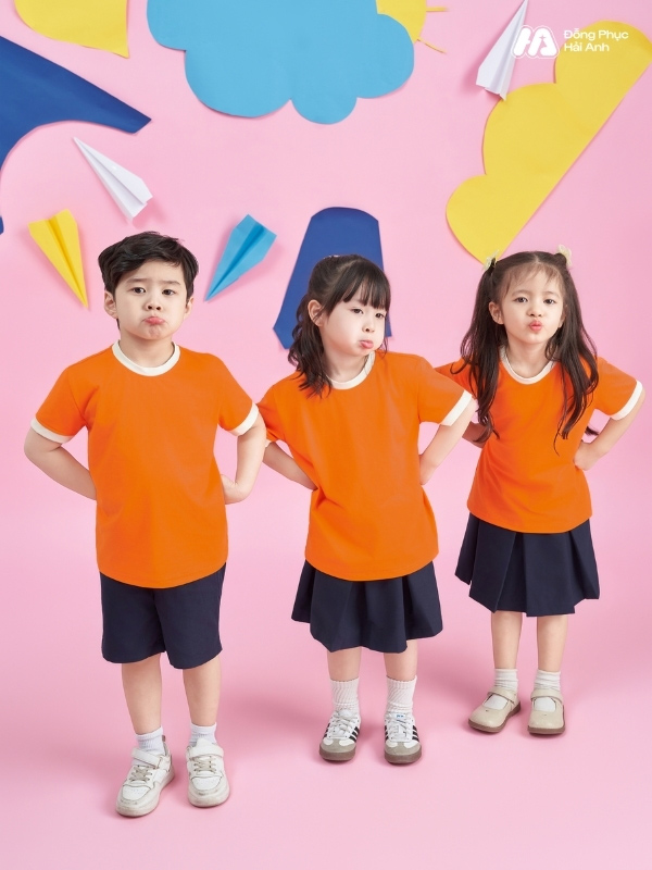 Mẫu áo thun đồng phục mầm non Hacool 01 màu cam tươi form suông rộng thoải mái