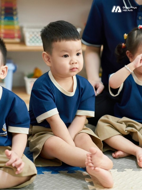 Mẫu Áo Thun Đồng Phục Mầm Non Hacool 01 Màu Xanh Đen