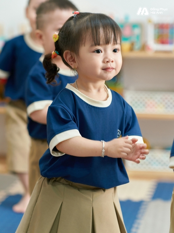 Mẫu Áo Thun Đồng Phục Mầm Non Hacool 01 Màu Xanh Đen - ảnh 2