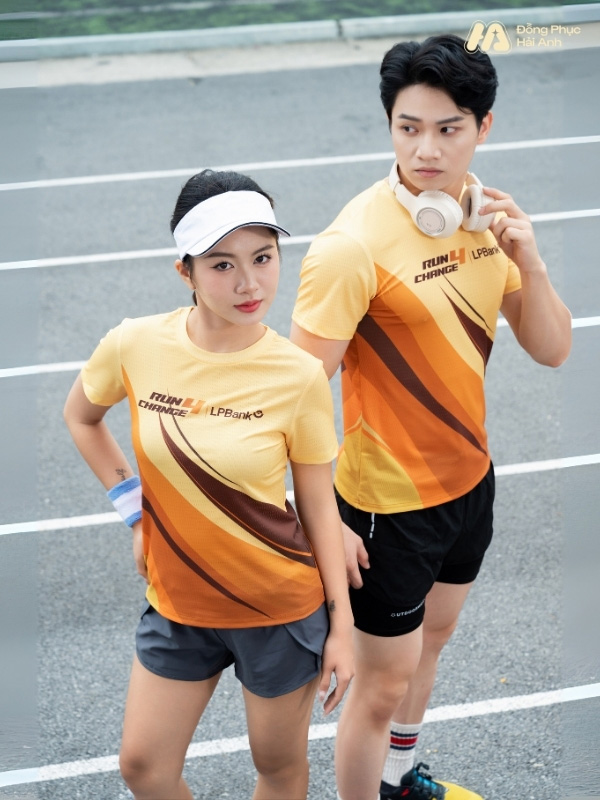 Áo thun đồng phục Run 4 Change form dáng áo Classic Fit hiện đại