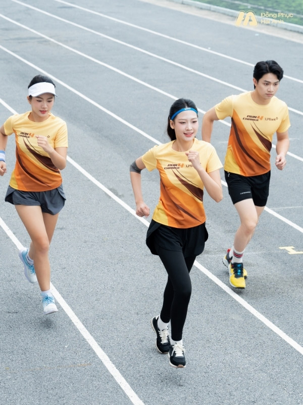 Mẫu Áo Thun Đồng Phục In Chuyển Nhiệt Run 4 Change - ảnh 3