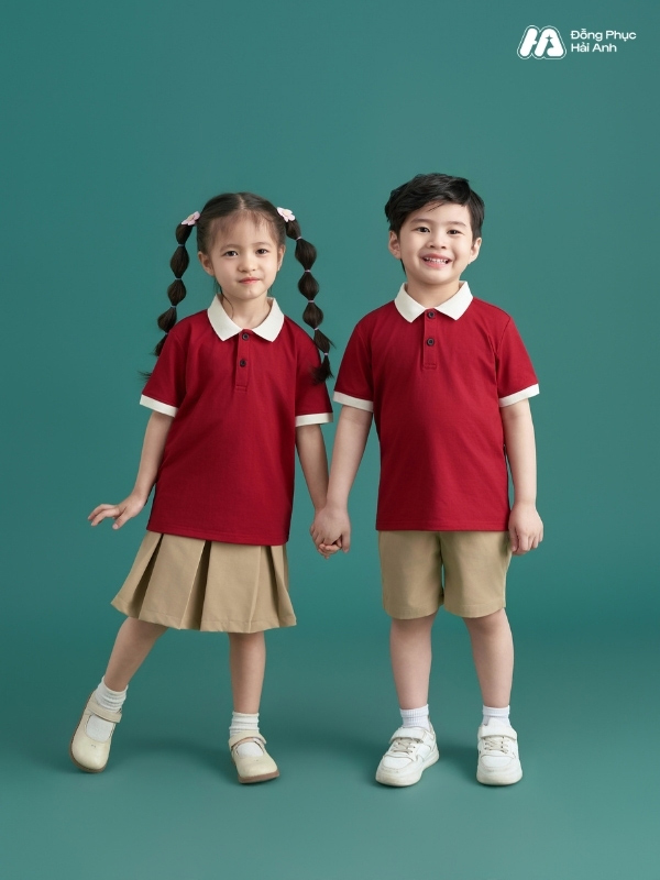Mẫu đồng phục mầm non Hacool 02 màu đỏ đô chủ đạo