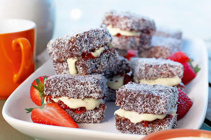 Bánh Lamingtons là món bánh ngọt được yêu thích ở xứ sở Kangaroo