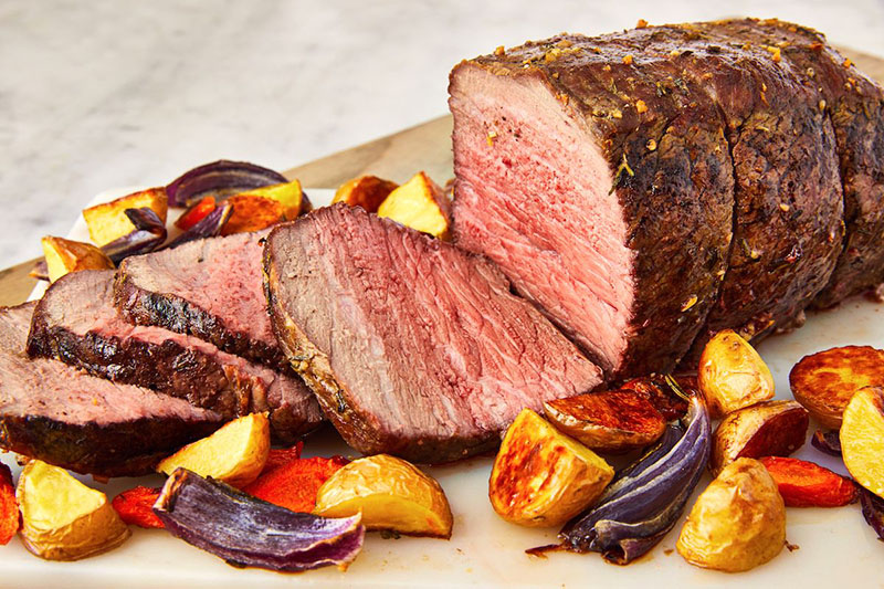 Roat meat là món ăn truyền thống được chế biến từ thịt bò, ăn kèm với sandwich