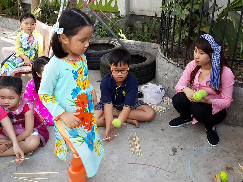 Trò chơi tuổi thơ được các bạn nữ 8x, 9x đời đầu cực kỳ yêu thích