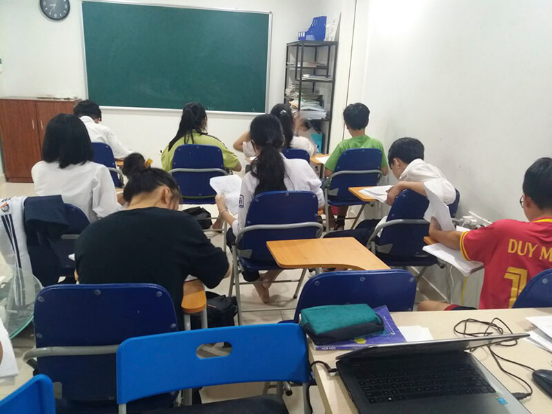 Học thêm quá nhiều, không có sự chủ động trong việc học là một trong những sai lầm học sinh cuối cấp thường mắc phải