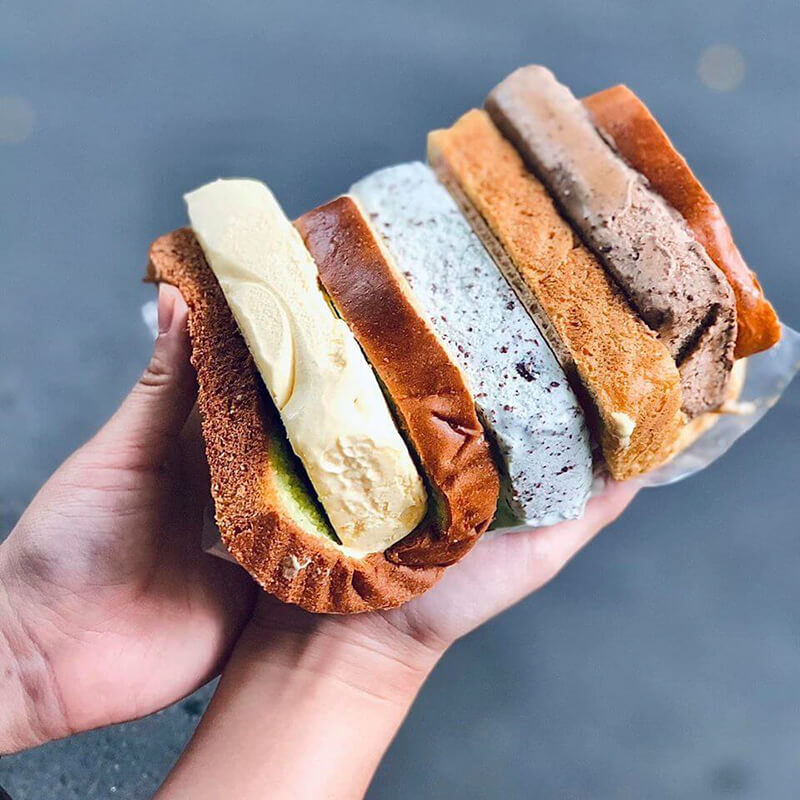 Nơi bán đồ ăn vặt ngày xưa – Bánh mì kẹp kem