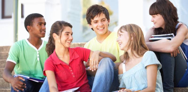 Nói chuyện với bạn bè về các chủ đề yêu thích giúp tâm trạng trở nên tích cực hơn, giảm nhanh các triệu chứng stress