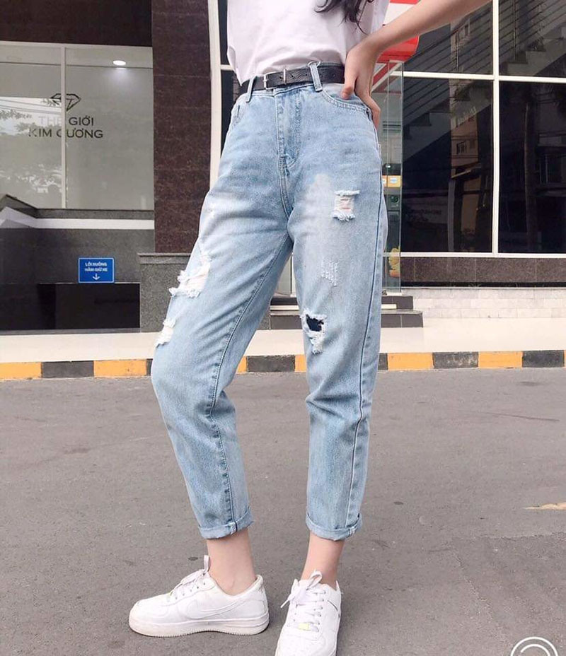 Quần baggy jean là món đồ thời trang được nhiều bạn trẻ yêu thích