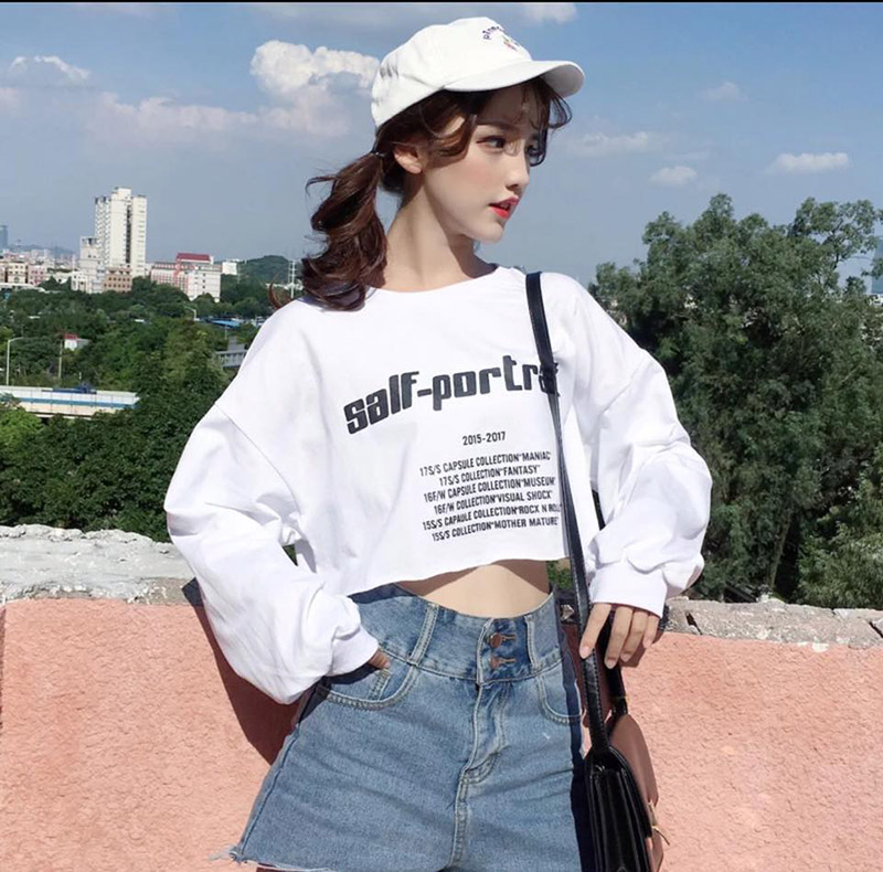 Áo thun croptop form rộng năng động, cá tính